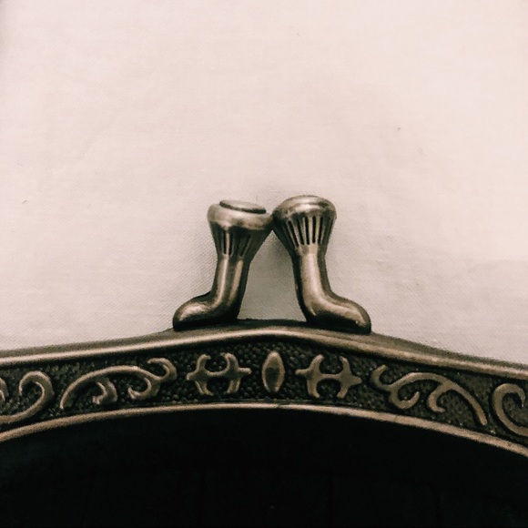 Small black satin clutch with ball clasp - Picture 3 of 5